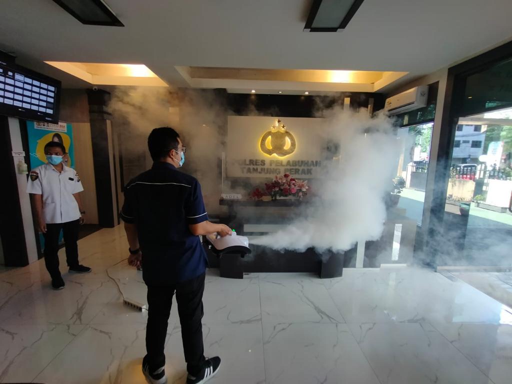 Urkes Bag Sumda Polres Tanjung Perak Lakukan Pengasapan Disinfektak, Cegah Penyebaran Covid-19 di Mako