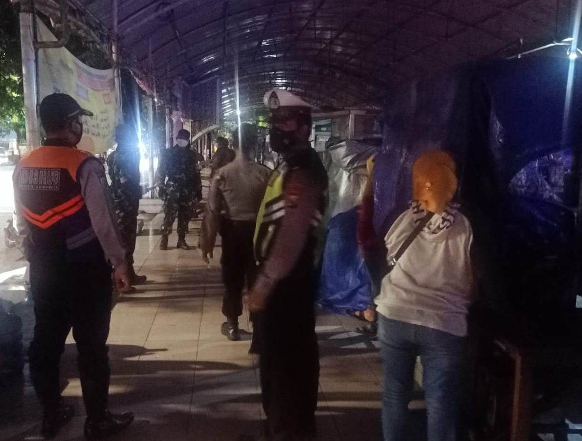 Polsek Semampir Bersama Gabungan Instansi Samping Gelar Operasi Jam Malam