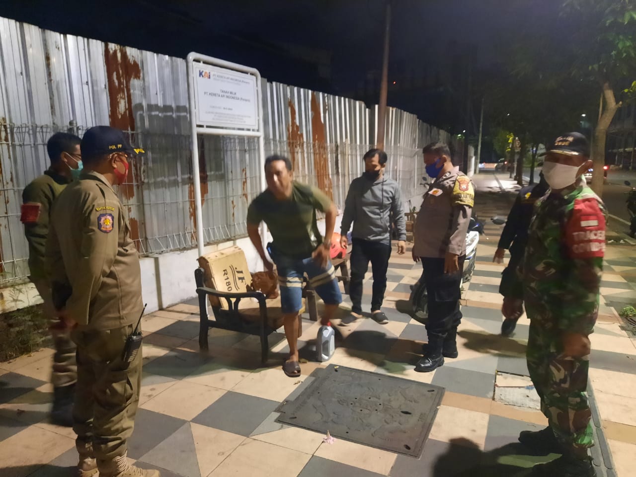 Gelar Operasi Masker di Jalan Dukuh, Polsek Pabean Cantikan Amankan 6 Pelanggar