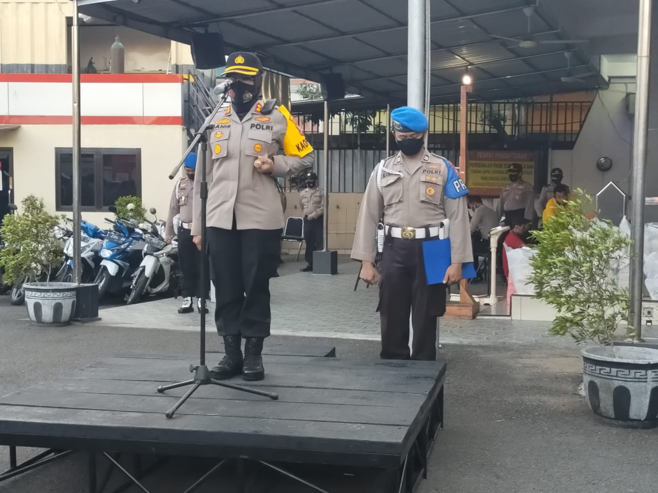 Kapolres Tanjung Perak Pimpin Apel Pengamanan Jalur Rombongan PSHT