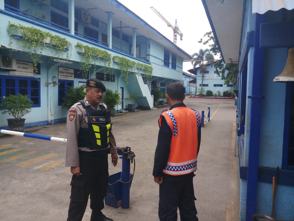 Satsabhara Polres Tanjung Perak Patroli PT DOK Perak Barat