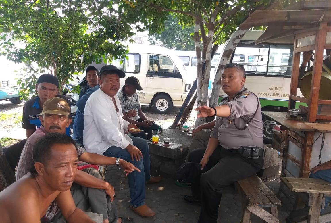 Babinkamtibmas Perak Utara Sampaikan Pesan Waspada Kriminalitas Dalam Angkot