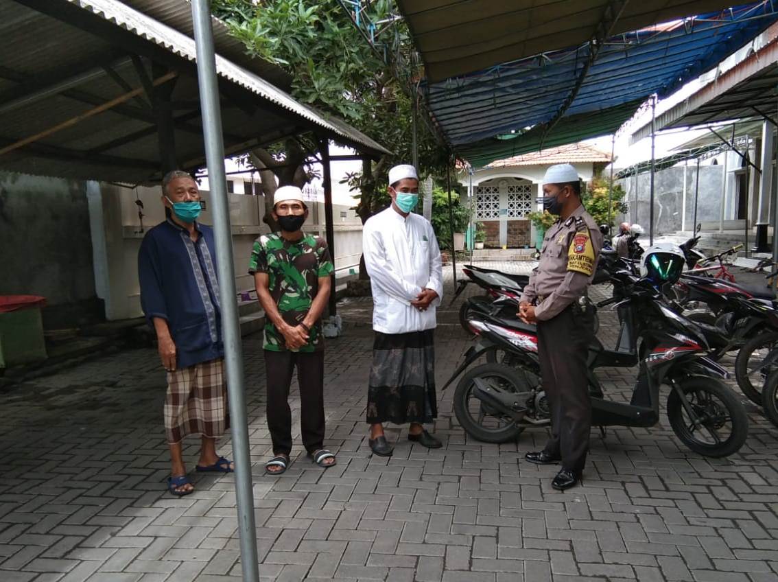 Sambang Tomas, Babinkamtibmas Takal Kedinding Sampaikan Pesan Jaga Kerukunan