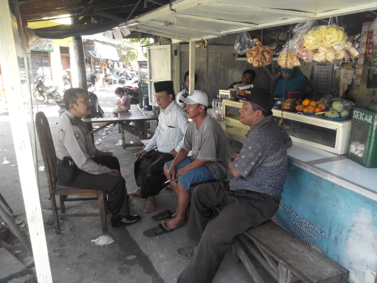 Babinkamtibmas Pegirian Sampaikan Himbauan Anti Radikalisme