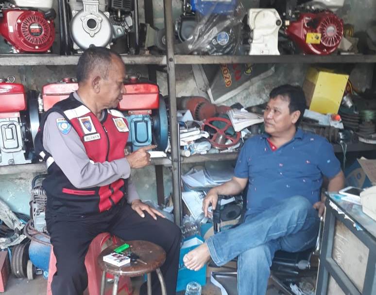 Babinkamtibmas Nyamplungan Patroli Pertokoan, Titip Pesan Kamtibmas