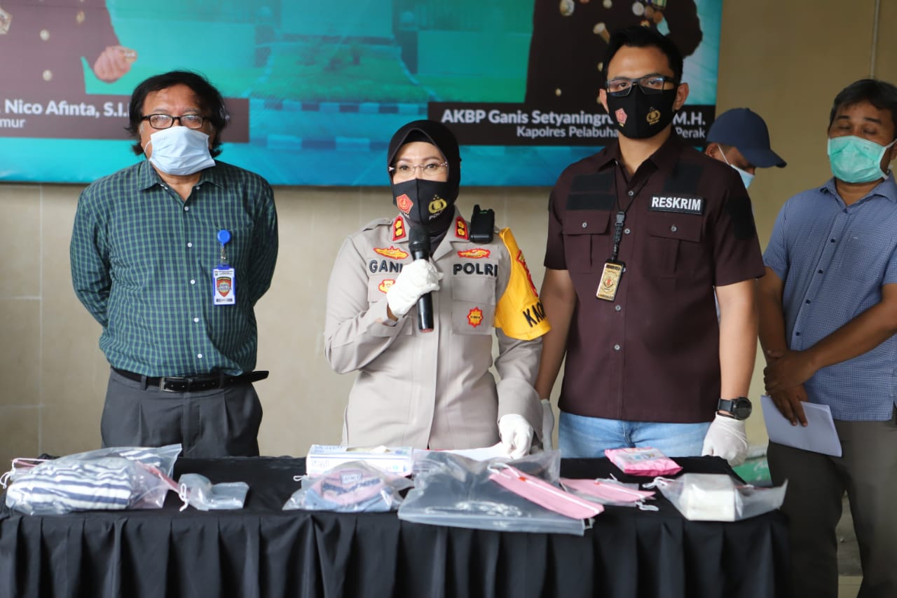 Kapolres Tanjung Perak Pimpin Konferensi Pers Pengungkapan Kasus Jambret HP