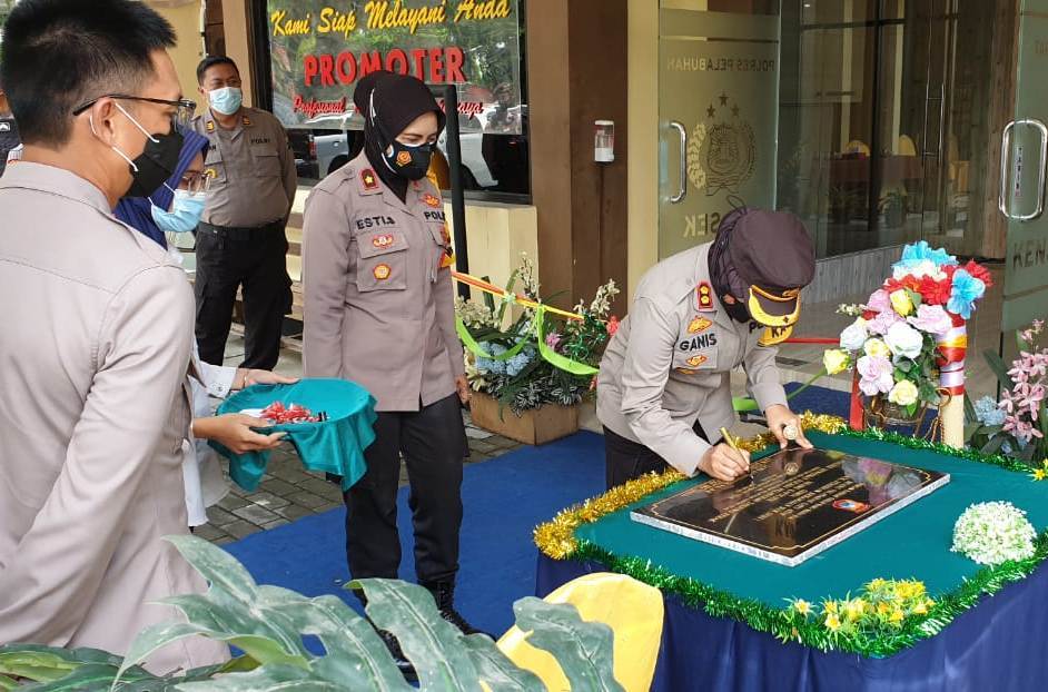 Kapolres Tanjung Perak Tandatangani Prasasti Peresmian Ruang SPKT & SKCK Polsek Kenjeran