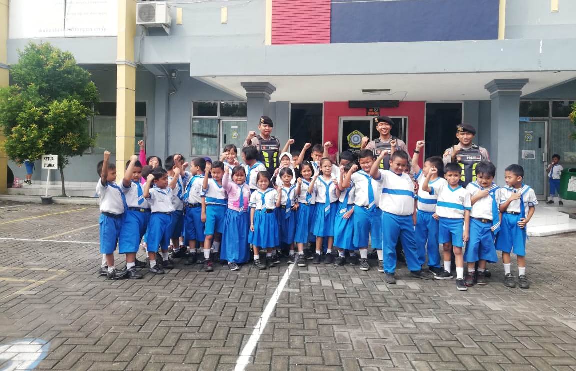 Satsabhara Polres Tanjung Perak Laksanakan Rabu Narsis di TK Barunawati