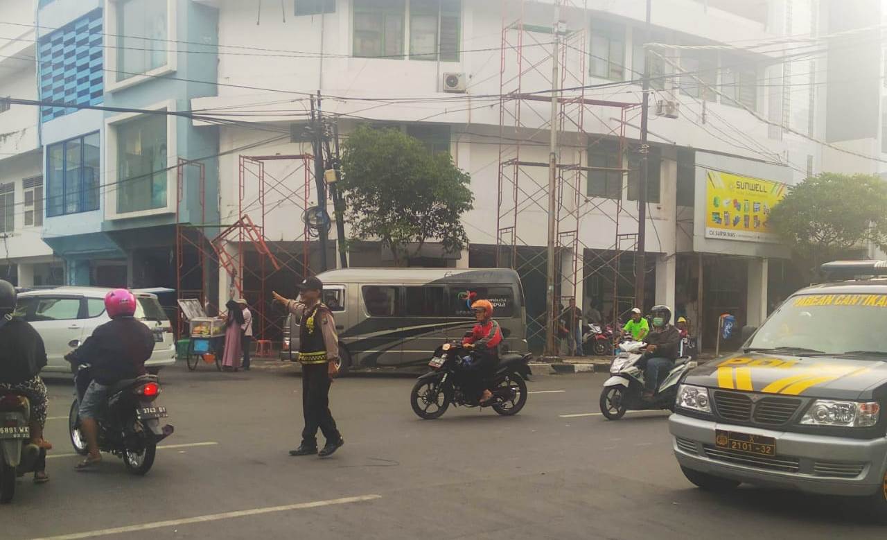 Polsek Pabean Cantikan Atur Lalu Lintas Sore Cegah Kemacetan