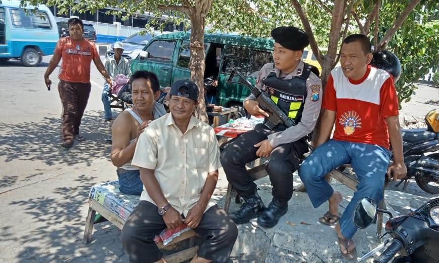Satsabhara Polres Tanjung Perak Patroli Terminal Ujung, Sampaikan Pesan Waspada Orang Tak Dikenal