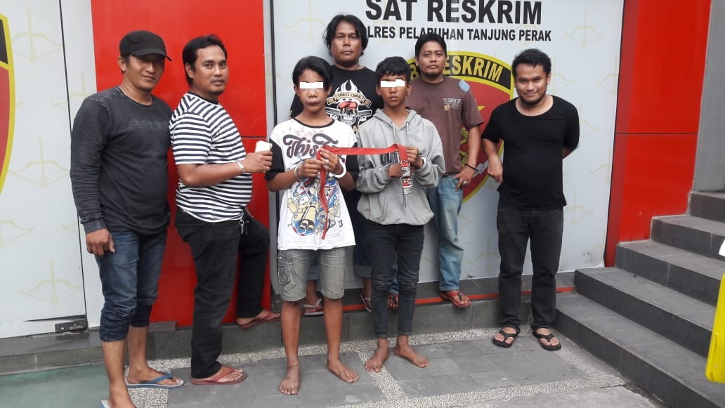 Nekad Jambret HP, 2 Remaja Dibekuk Resmob Polres Tanjung Perak