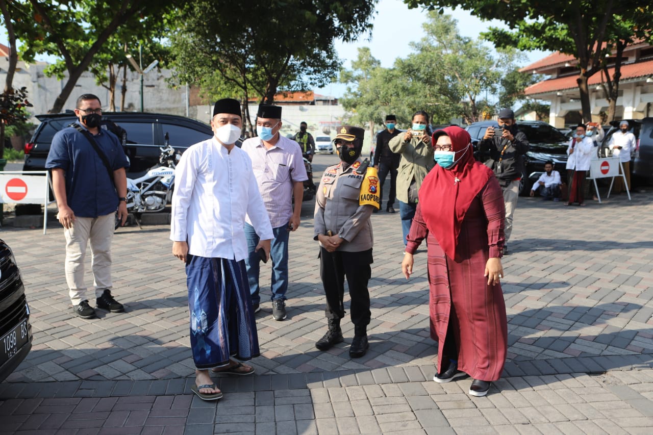 Kapolres Tanjung Perak Pantau Pelaksanaan Pengamanan Haul Akbar Sunan Ampel Sore Hari, Pastikan Protokol Kesehatan Berjalan Baik