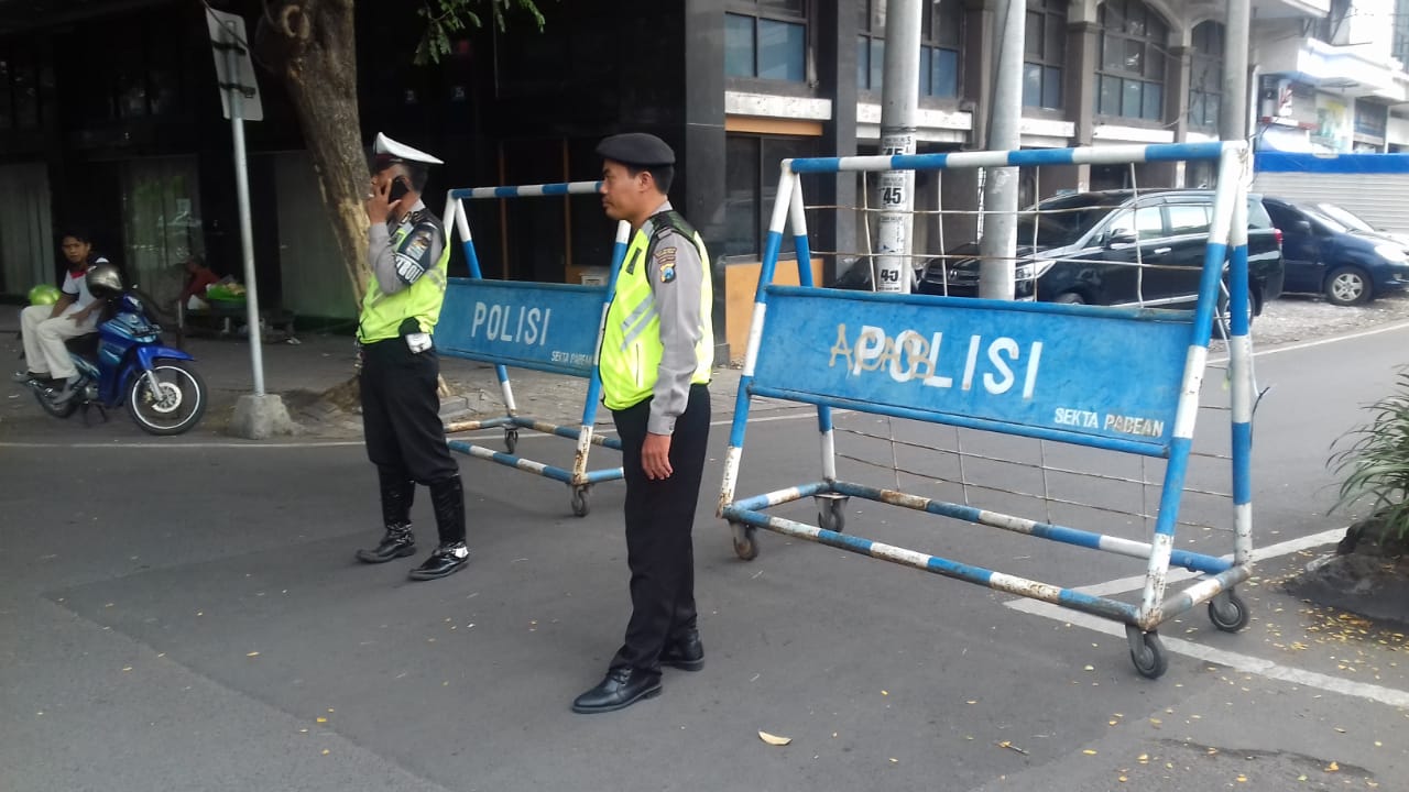 Polsek Pabean Cantikan Bantu Kepulangan Pekerja Melalui Pengaturan Sore