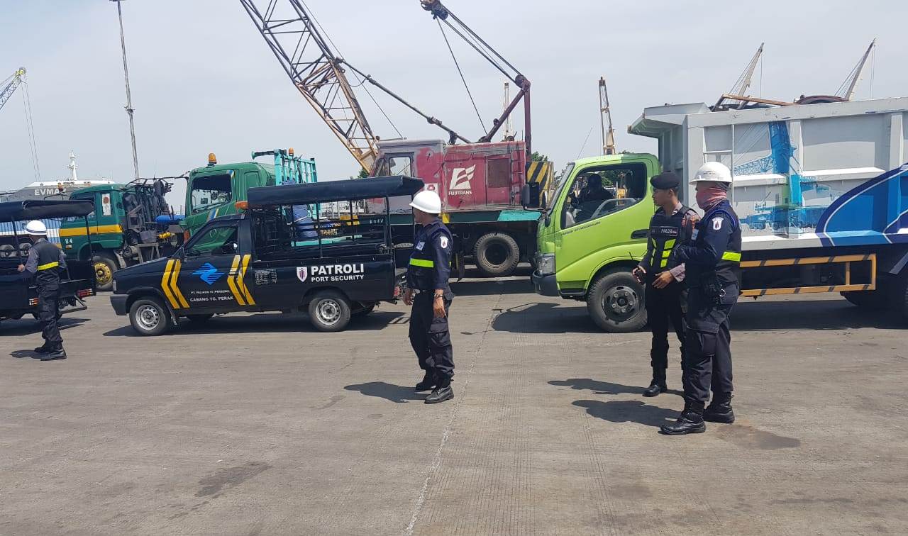 Satsabhara Polres Tanjung Perak Patroli Bareng Sekurit Pelindo, Antisipasi Parkir Liar