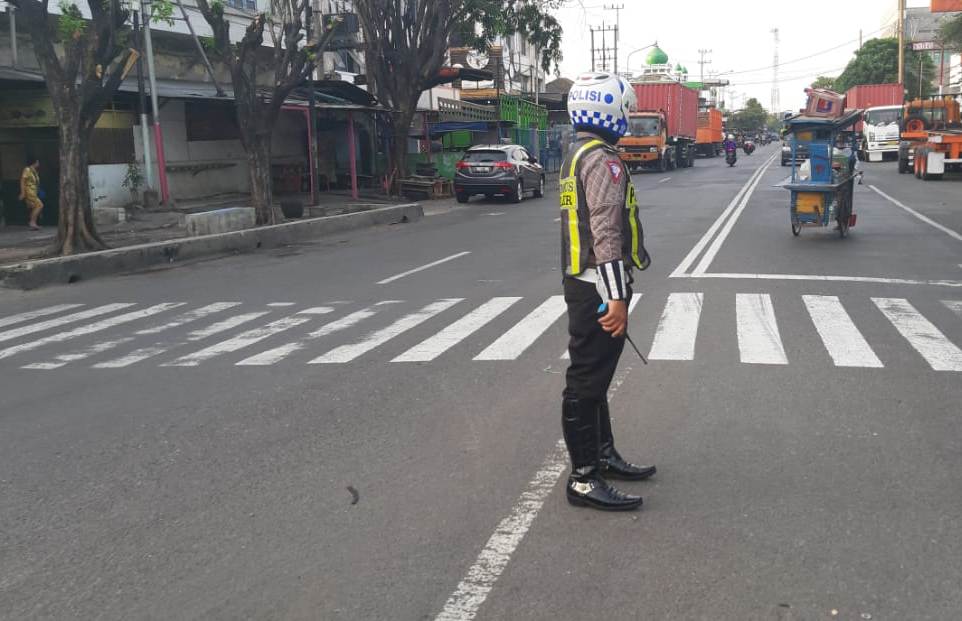Satlantas Polres Tanjung Perak Gelar Pengaturan Sore Berikan Pelayanan Kepada Masyarakat