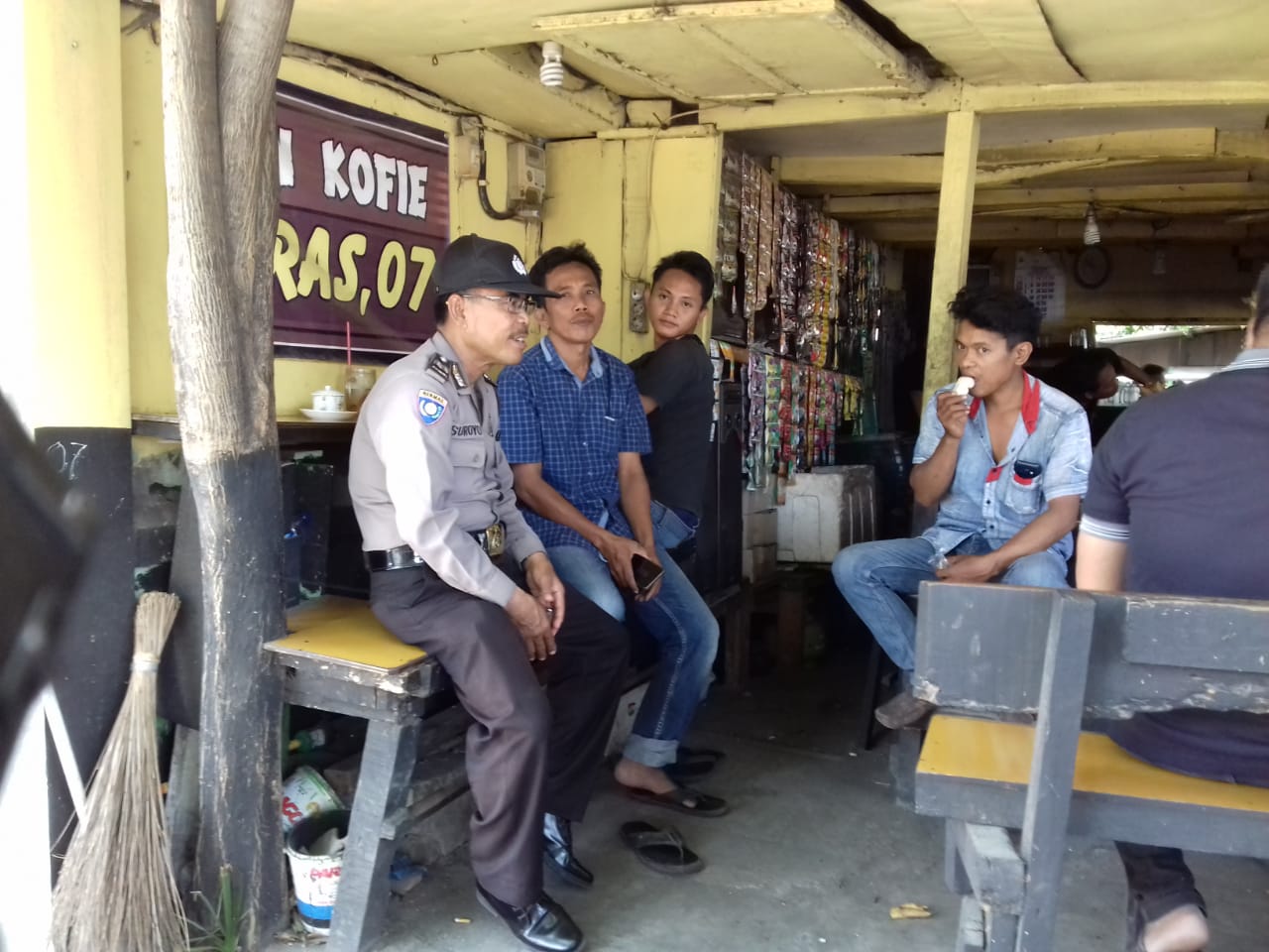 Babinkamtibmas Tambak Sarioso Titip Pesan Waspada 3 C ke Warga Dupak Rukun