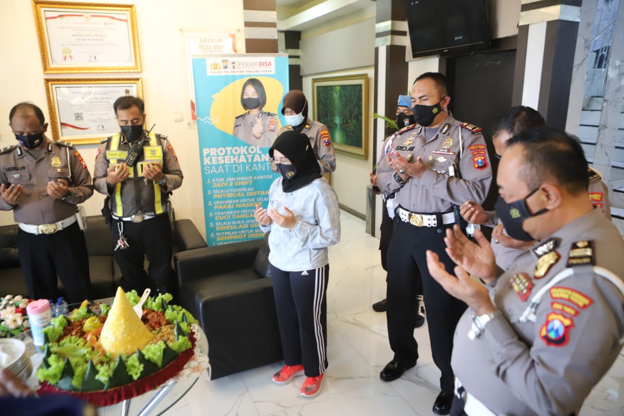 Kapolres Tanjung Perak Pimpin Tasyakuran Operasional Mobil Dinas Baru Satlantas