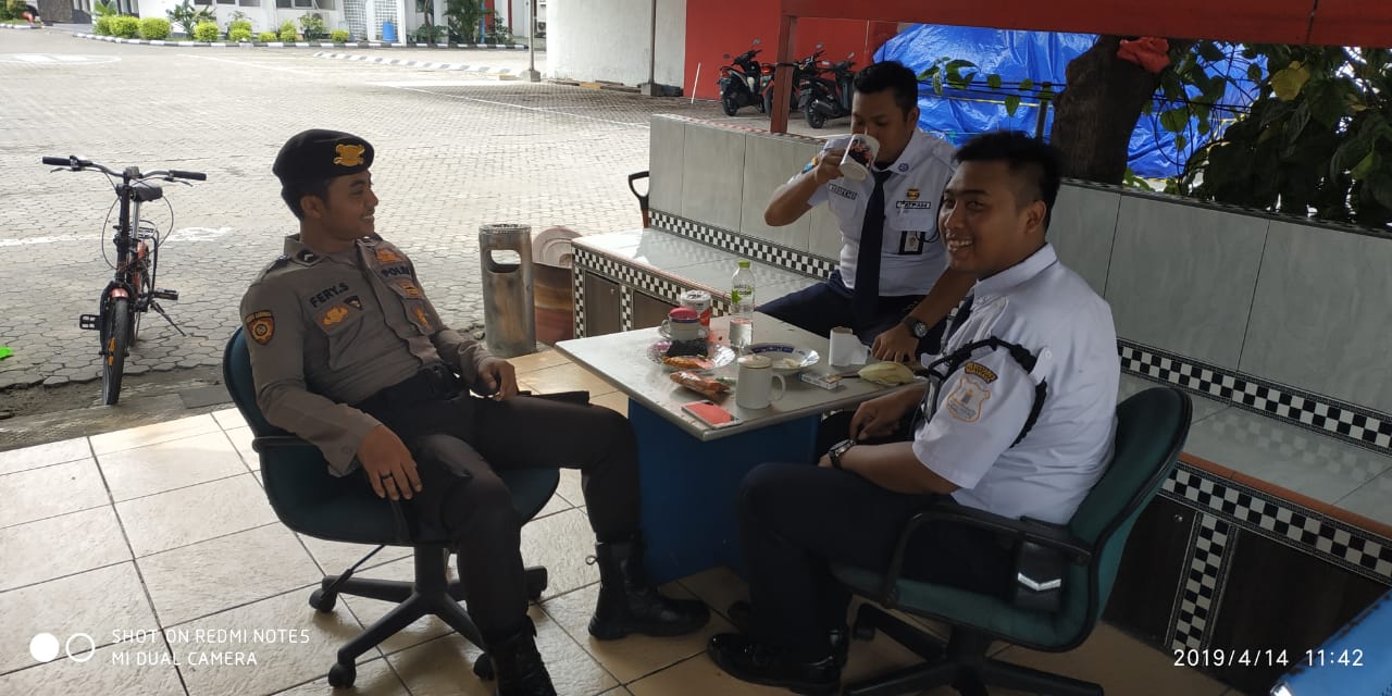 Satsabhara Polres Tanjung Perak Patroli Dialogis Bersama Sekuriti Obyek Vital