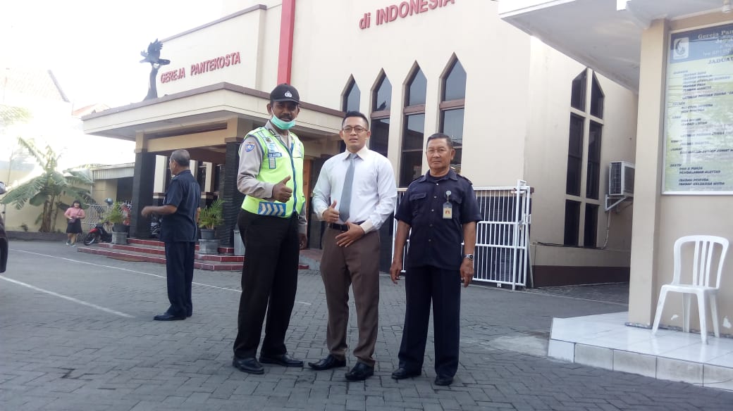 Babinkamtibmas Perak Timur Kawal Kebaktian Rutin di Gereja Pantekosta Indonesia