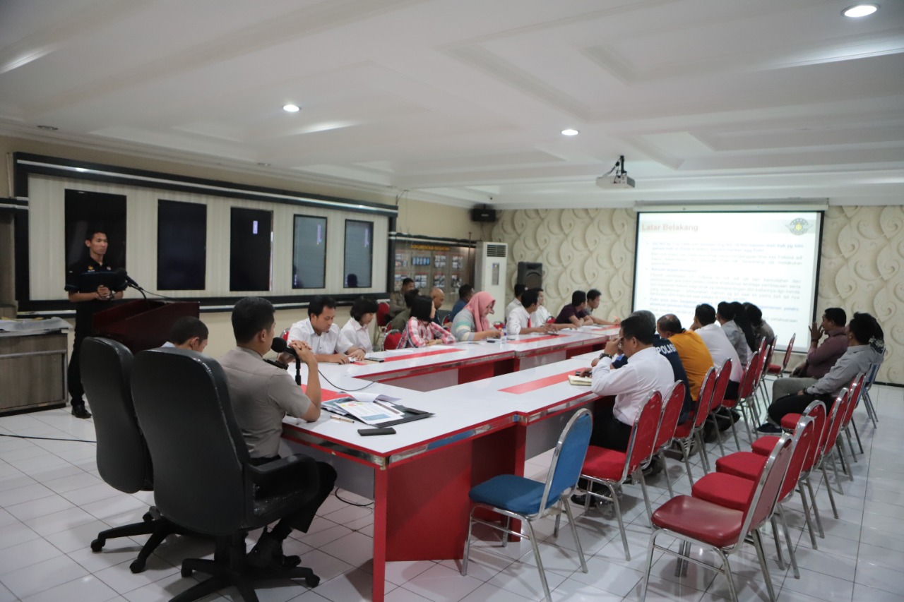 Polres Tanjung Perak Gelar Nonton Bareng Film Hanya Manusia Bersama Netizen