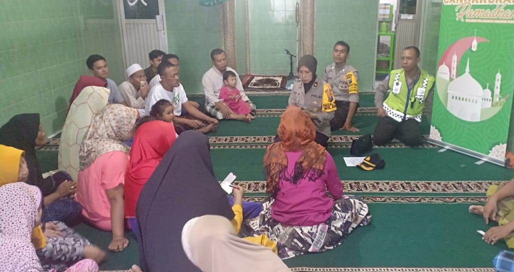 Kapolsek Krembangan Sosialisasikan Command Centre di Acara Cangkrukan Ramadhan