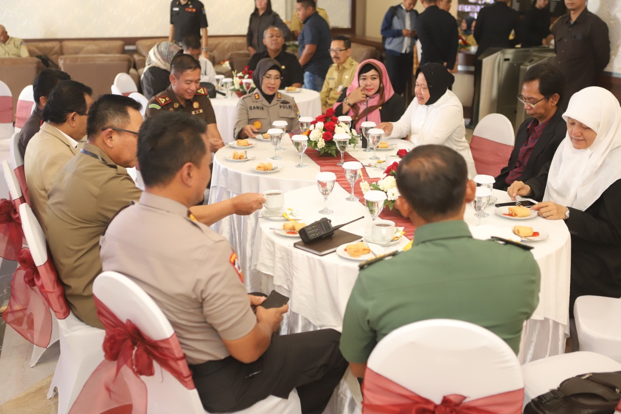 Kapolres Tanjung Perak Hadiri Rakor, Bahas Antisipasi Cuaca Ekstrim Bersama Forkopimda