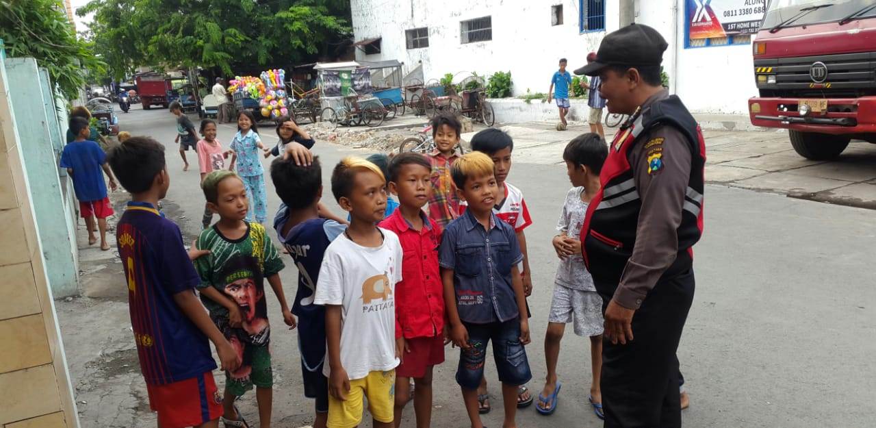 Ciptakan Kondusifitas, Babinkamtibmas Krembangan Utara Rajin Sampaikan Pesan Positif