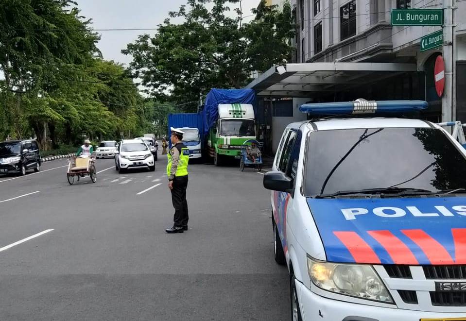 Polsek Pabean Cantikan Atur Lalu Lintas Sore Lancarkan Kepulangan Pekerja