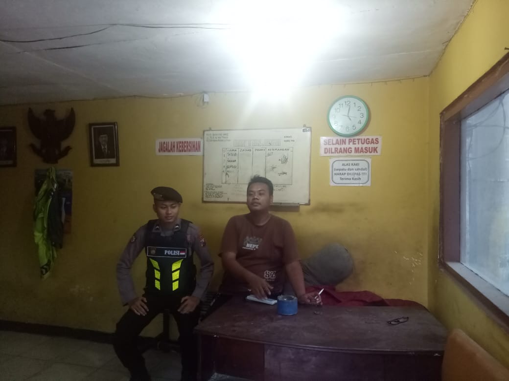 Satsabhara Polres Tanjung Perak Patroli Pemukiman, Titip Pesan Waspada Kriminalitas