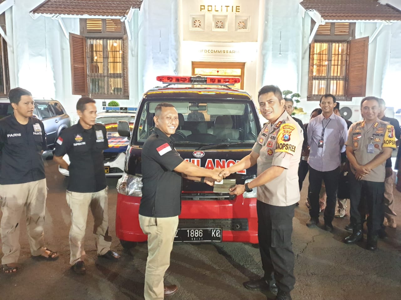 Kapolres Tanjung Perak Serahkan Sumbangan Ambulance Ke Pengurus PSHT Cabang Surabaya