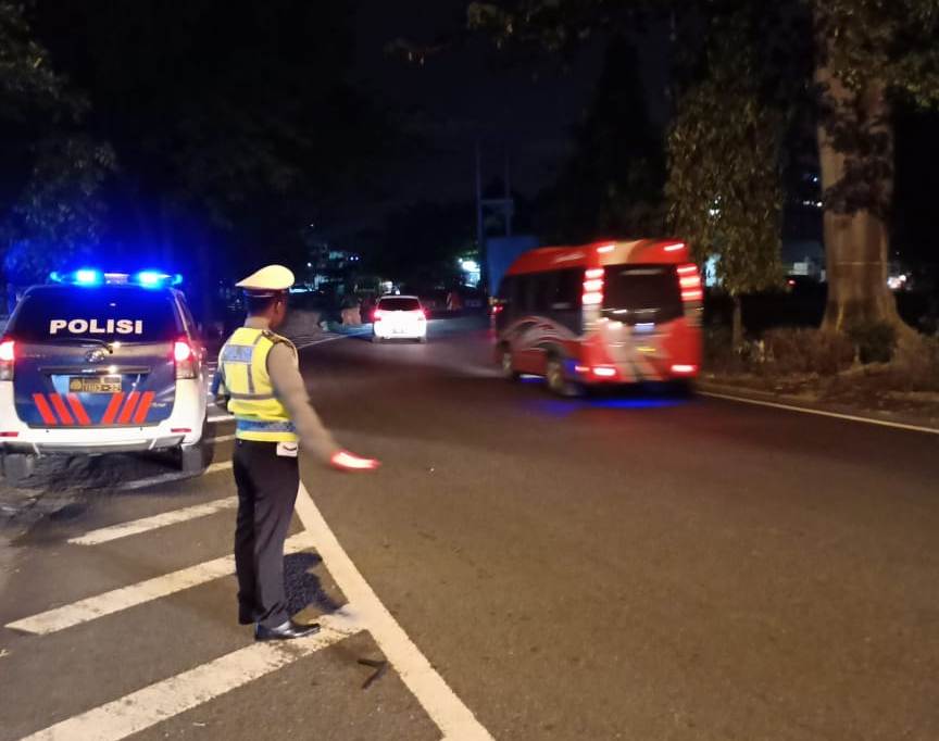 Satlantas Polres Tanjung Perak Laksanakan Pemantauan Malam di Jalan Laksda M Nasir