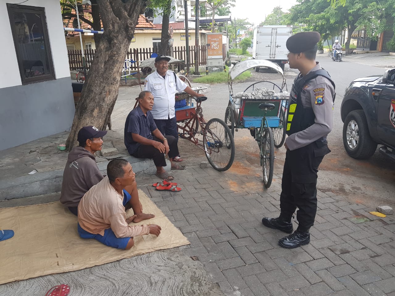 Antisipasi Kriminalitas, Satsabhara Polres Tanjung Perak Gelar Patroli Pemukiman