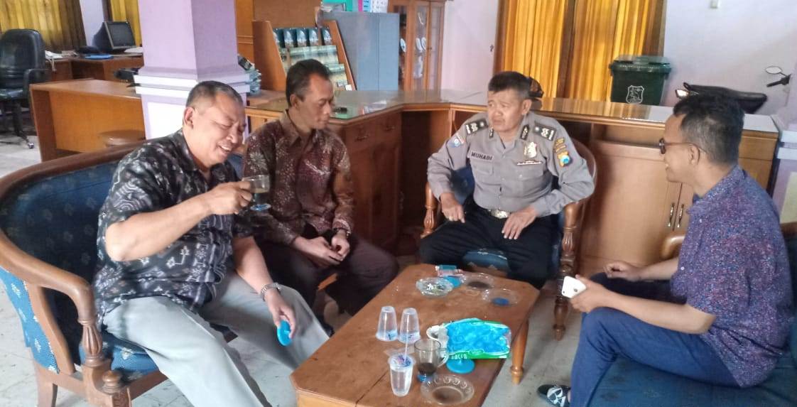 Babinkamtibmas Sidotopo Sampaikan Pesan Kamtibmas ke Petugas UPTD Terminal Wisata Ampel