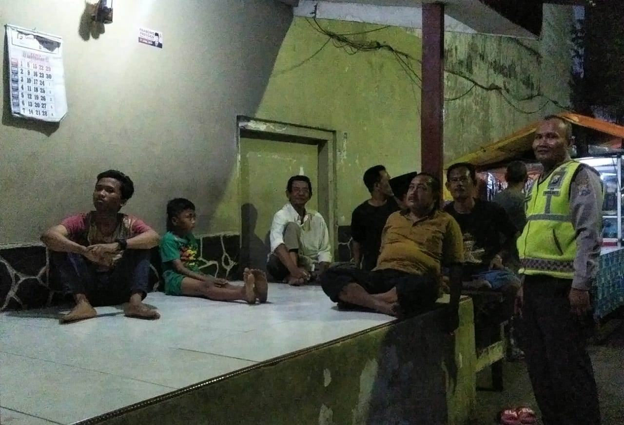 Sambang Pemukiman, Babinkamtibmas Nyamplungan Sampaikan Waspada 3C
