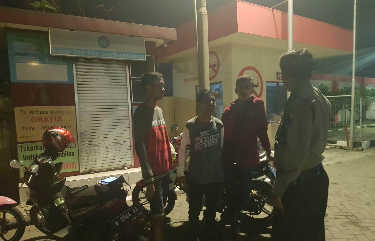 Babinkamtibmas Asemrowo Sampaikan Penyuluhan Bahaya Narkoba
