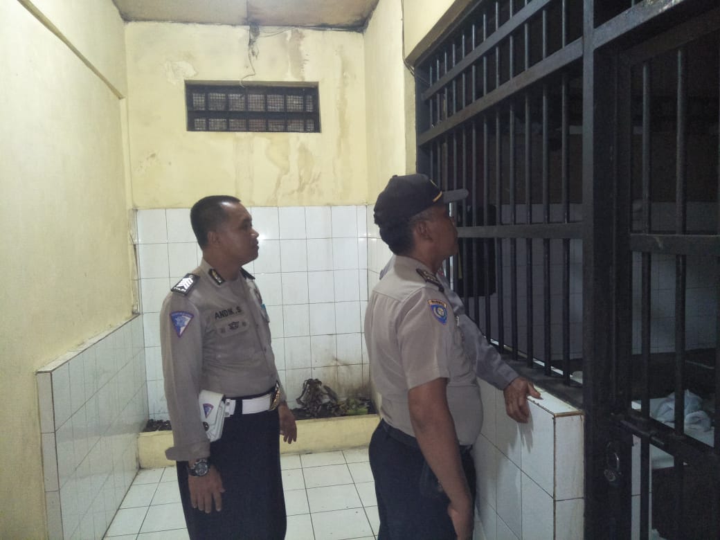 Polsek Kenjeran Pantau Kesehatan Tahanan Lewat Pengecekan Rutin