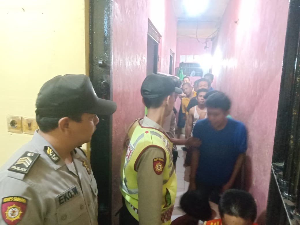 Antisipasi Penyelundupan Narkoba, Polsek Semampir Laksanakan Pengecekan Ruang Tahanan