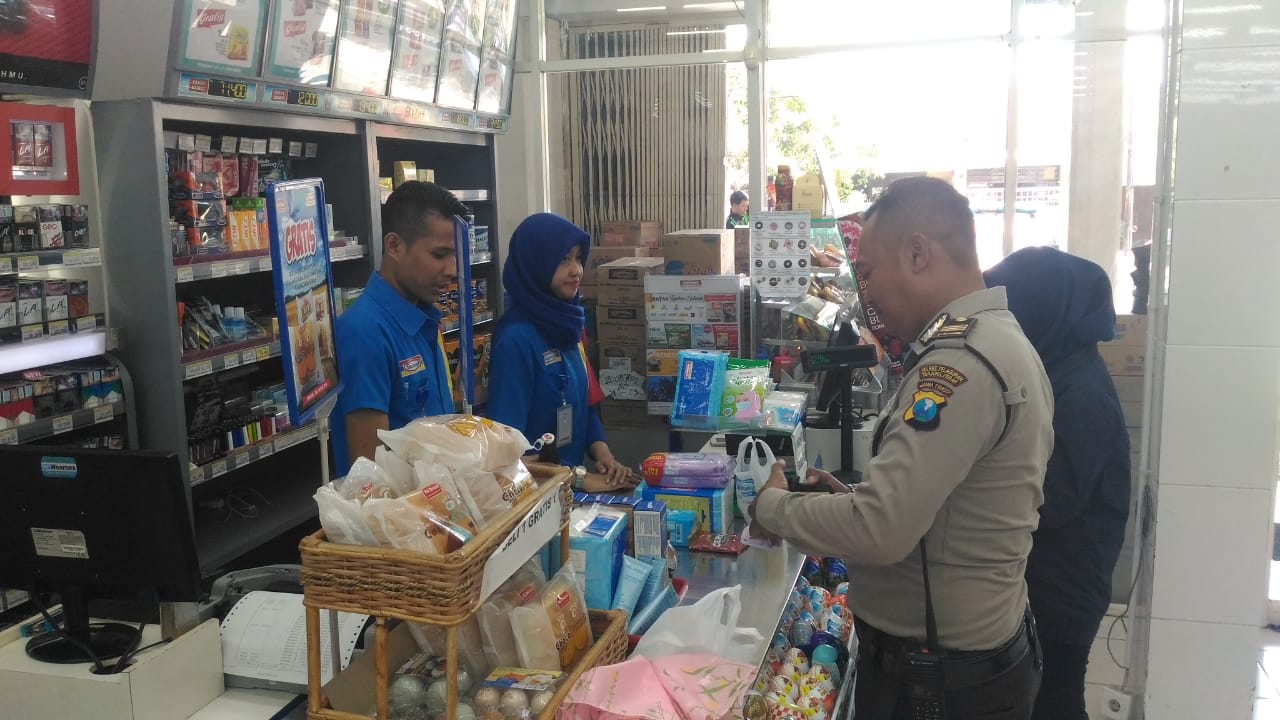 Polsek Krembangan Ciptakan Kondusifitas Lewat Patroli Dialogis