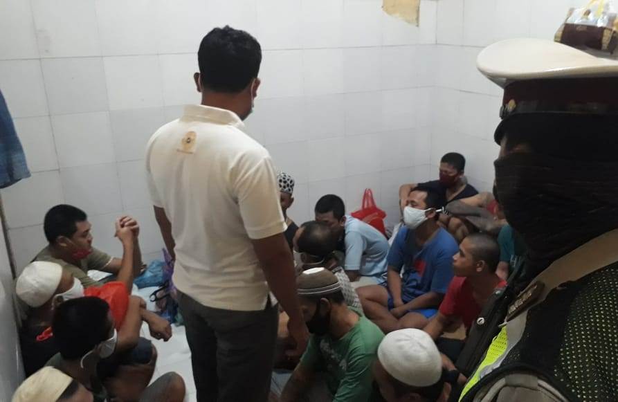 Antisipasi Tahanan Sakit, Polsek Asemrowo Laksanakan Pengecekan Pagi & Malam