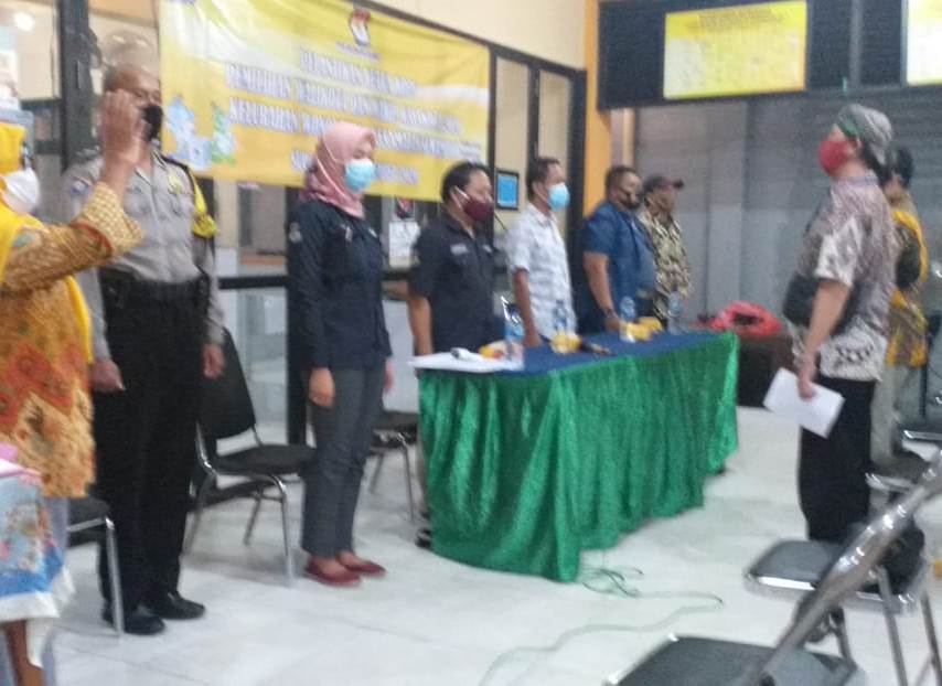 Polsek Semampir Lakukan Pemantauan & Pengamanan Pelantikan KPPS Kelurahan Wonokusumo