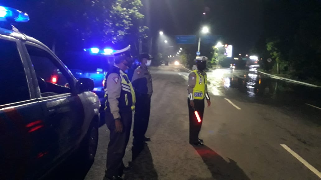 Polsek Asemrowo Gelar Patroli Mobile di Malam Hari, Ciptakan Rasa Aman
