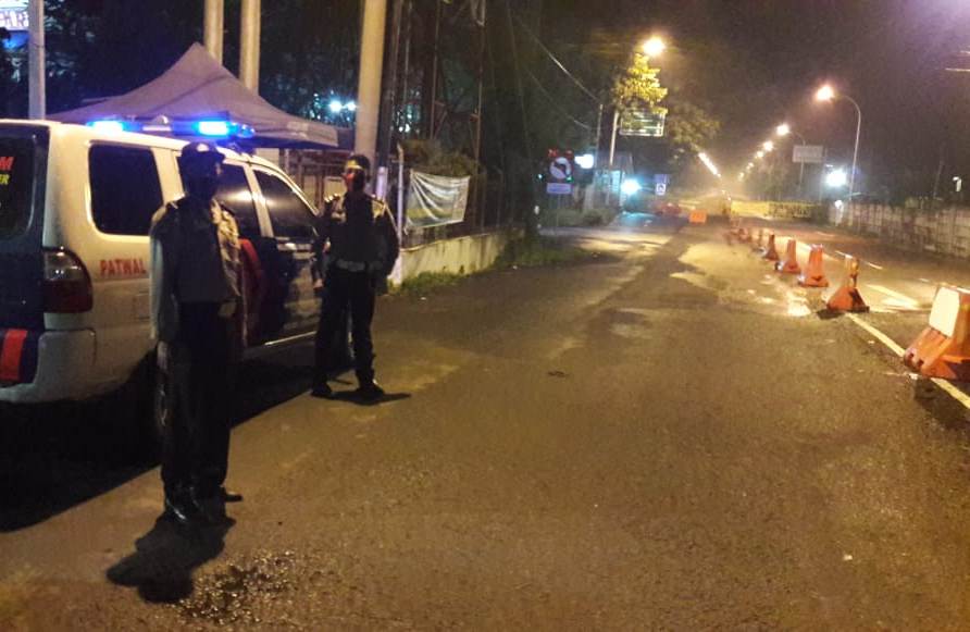 Polsek Kenjeran Lakukan Patroli Mobile Malam Hari, Beri Jaminan Rasa Aman Kepada Masyarakat