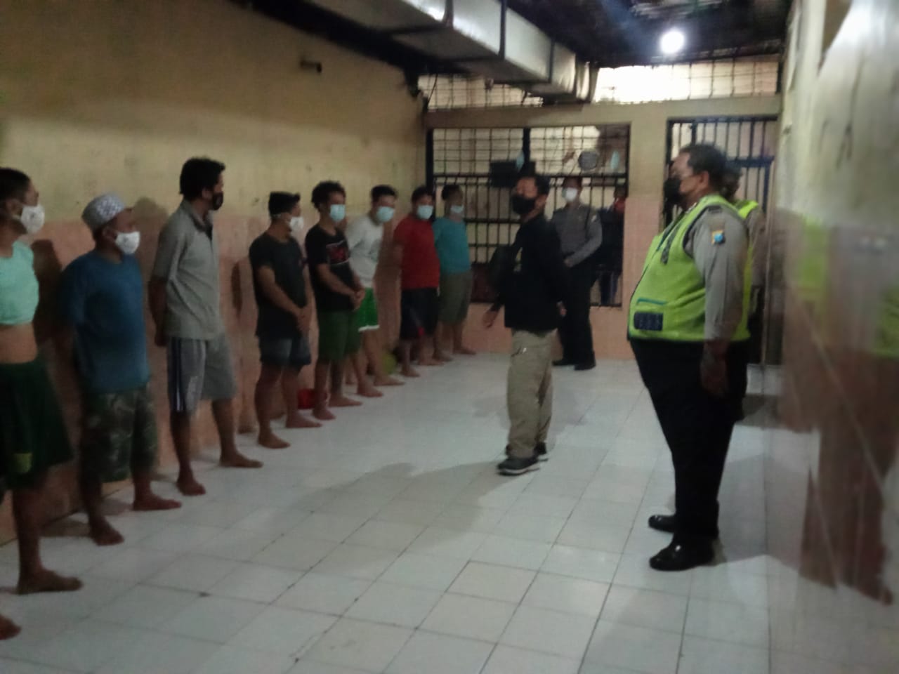 Polsek Krembangan Gelar Pengecekan Ruang Tahanan, Antisipasi Barang Terlarang & Pantau Kesehatan Tahanan