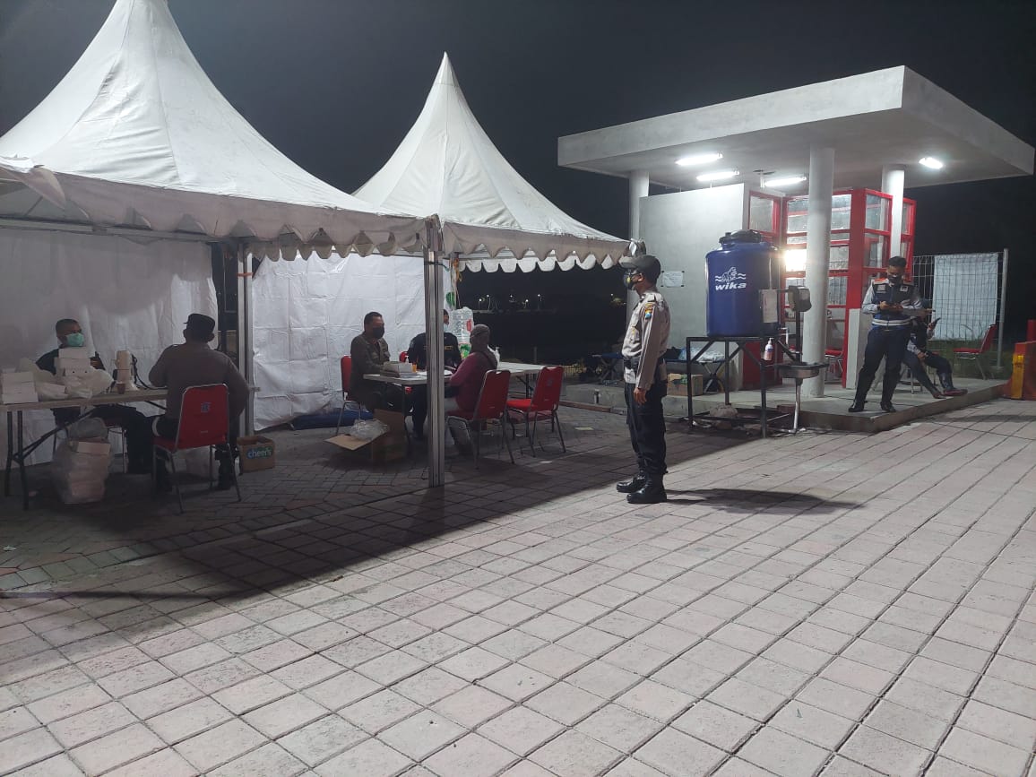 Polsek Kenjeran Gelar Patroli Malam di Rumah Sakit Lapangan Kedung Cowek, Antisipasi Kerawanan