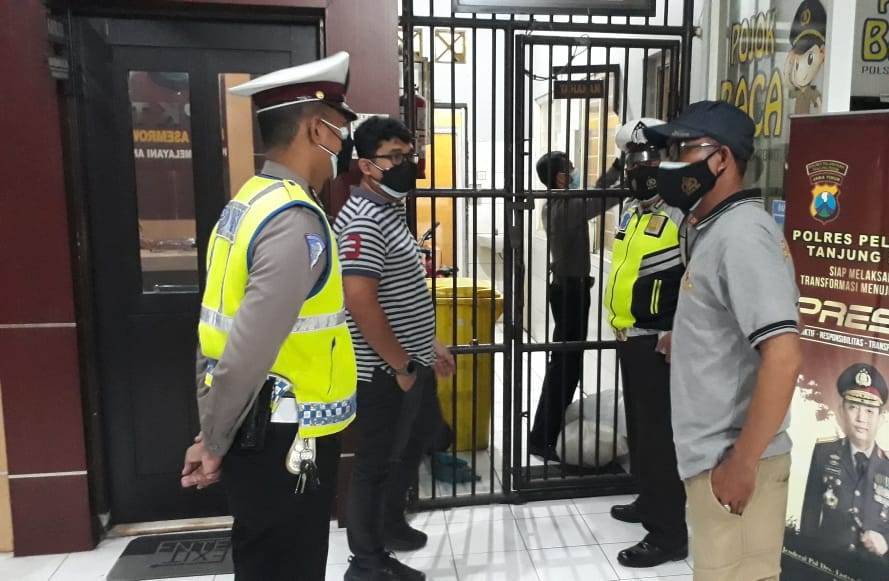Polsek Asemrowo Gelar Pengecekan Rutin Ruang Tahanan, Antisipasi Narkoba & Senjata Tajam