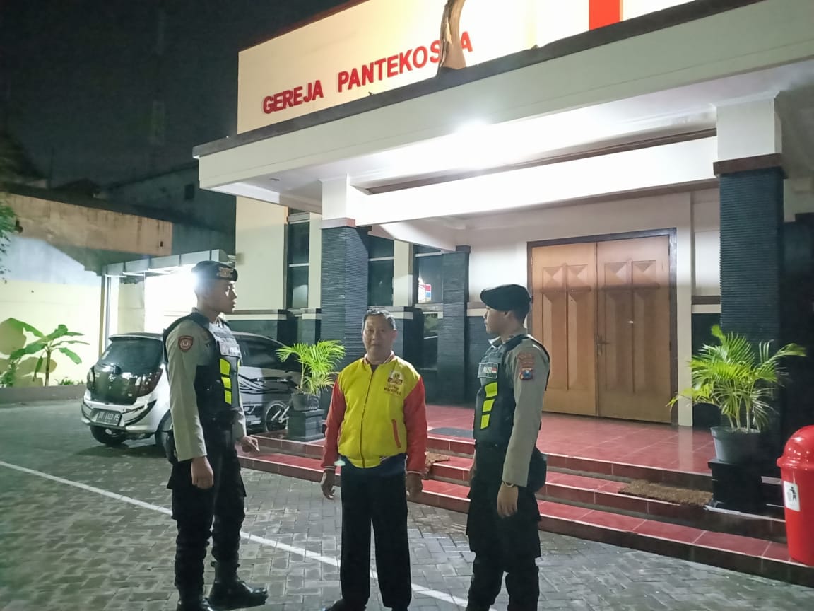 Cegah Kriminalitas & Teror, Satsabhara Polres Tanjung Perak Patroli Gereja