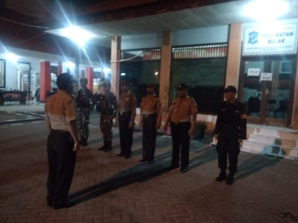 Polsek Kenjeran Bersama Anggota TNI Tetap Fokus Amankan PPK