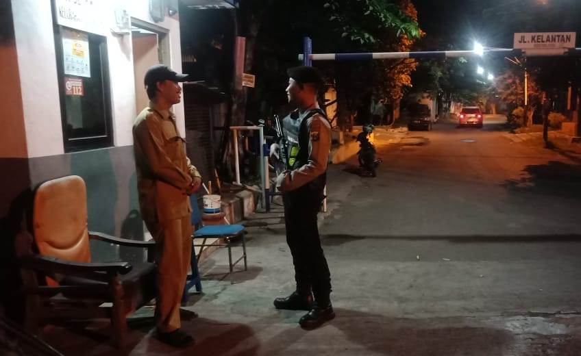 Antisipasi Kerawanan, Satsabhara Polres Tanjung Perak Patroli Malam di Pemukiman