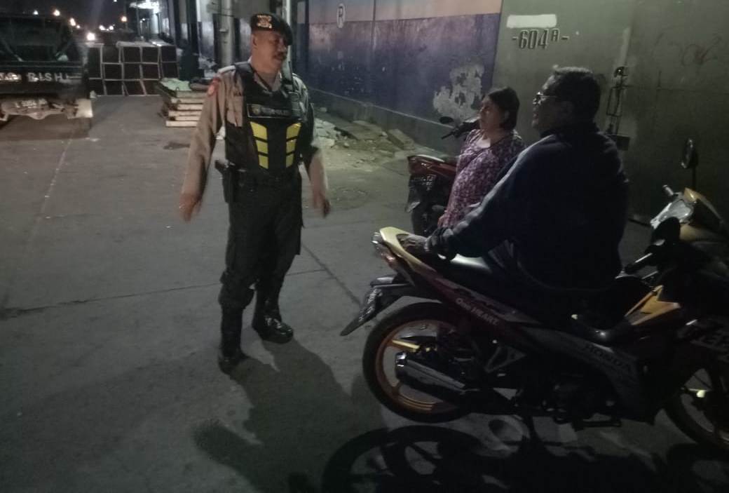 Satsabhara Polres Tanjung Perak Pantau Keamanan Wilayah Melalui Patroli Rutin
