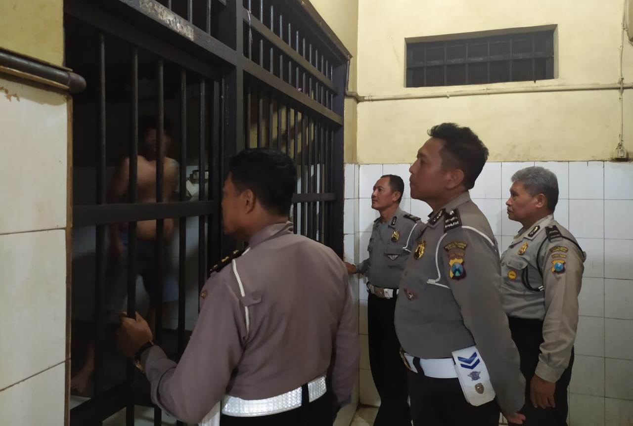 Polsek Kenjeran Cegah Tahanan Kabur Melalui Pengecekan Setiap Hari